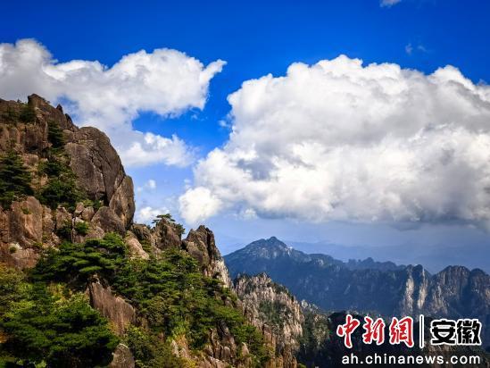 黄山亲子游热度高 秋日登山正当时