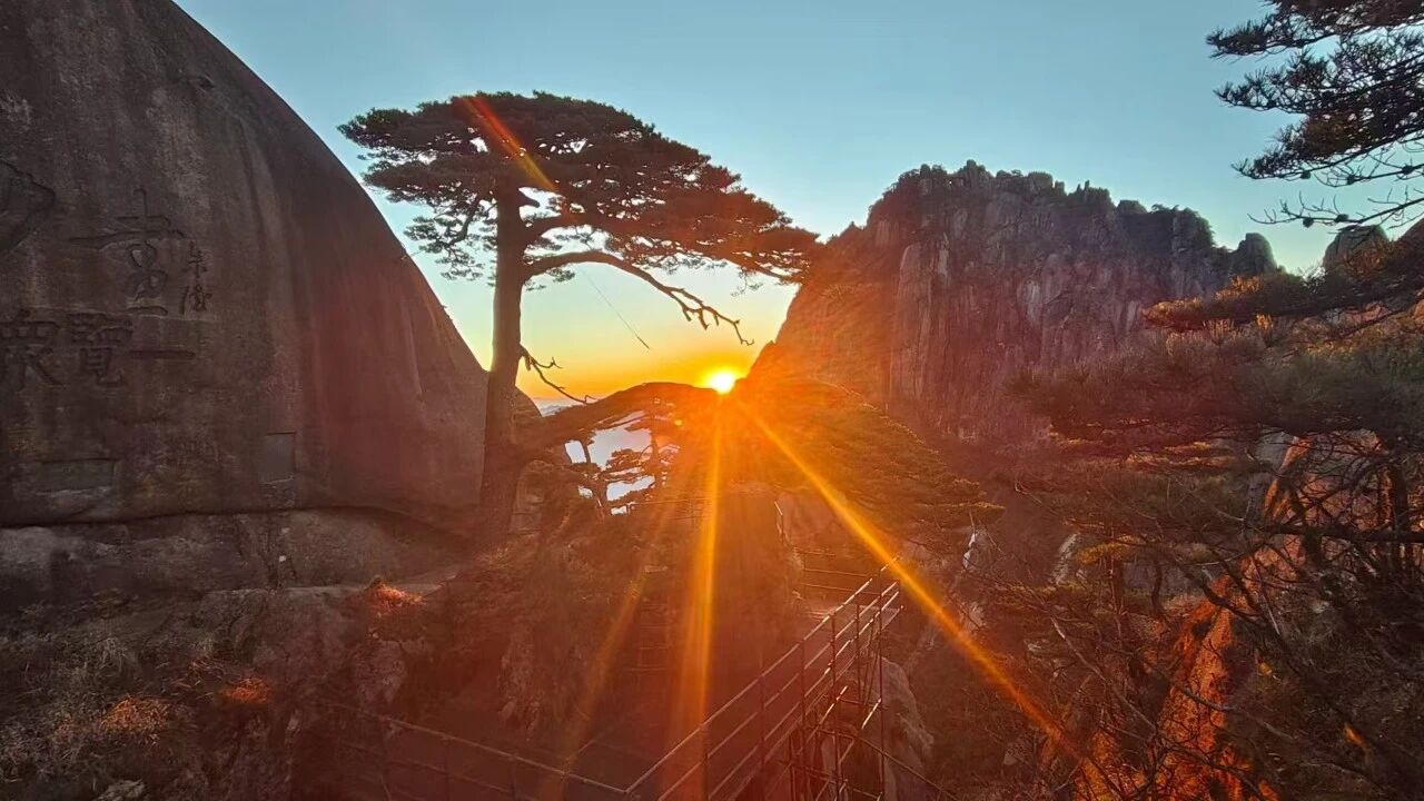 黄山市有一抹党员“志愿红”,温暖了旅途